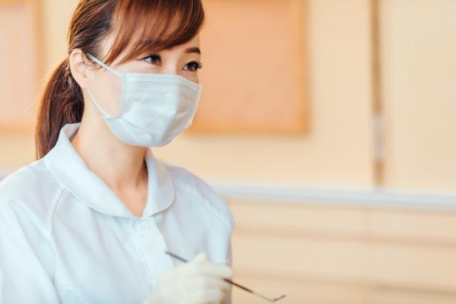 滑舌は悪くなる?接客業や営業職でもマウスピース矯正はできるか