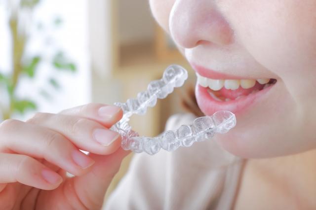 インビザライン中はむし歯になりやすい？矯正中の口腔ケアについて